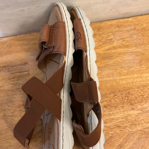 Born Alli Adjustable Leather Stretch Strap Sandals - Picture 4 of 11